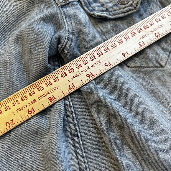 GAP Western Denim Shirt Distressed Jean Jacket Pockets Raw Hem Snaps XS - Picture 12 of 14